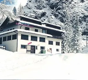 Regina Delle Dolomiti Aparthotel