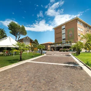 Centro Vacanze Opera Nascimbeni Hotel